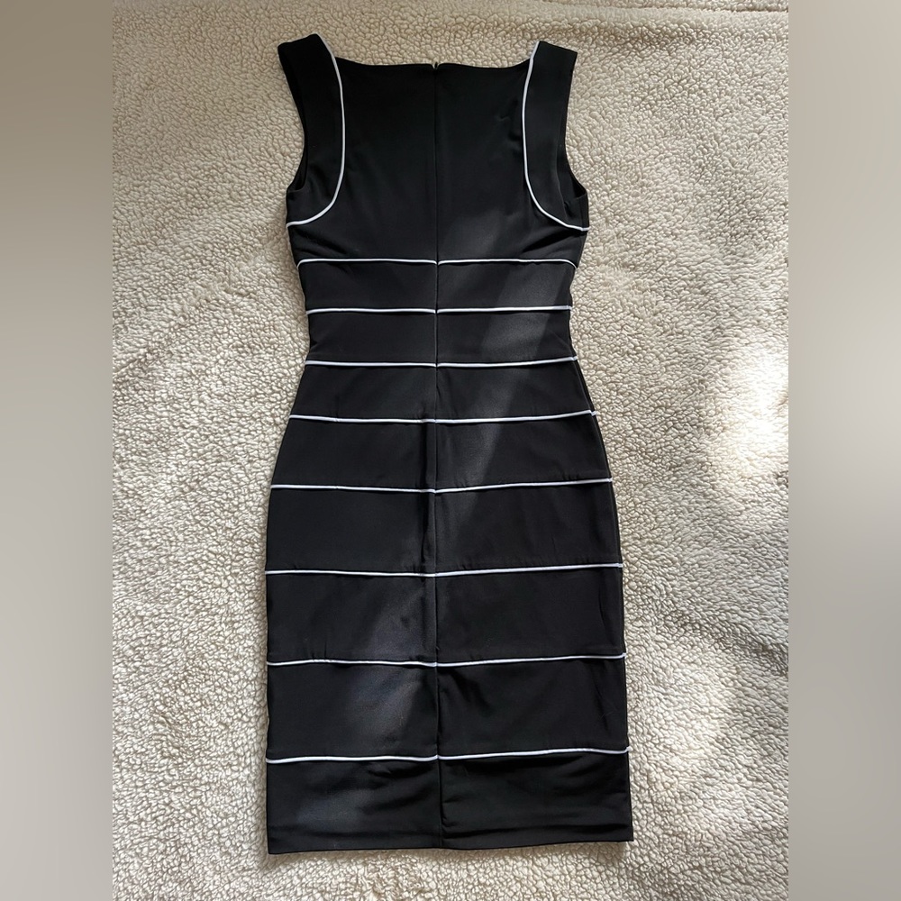 White House Black Market Instantly Slimming Dress, Size 2 - Picture 5 of 6